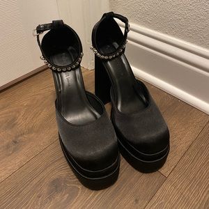 Black platform bling heels